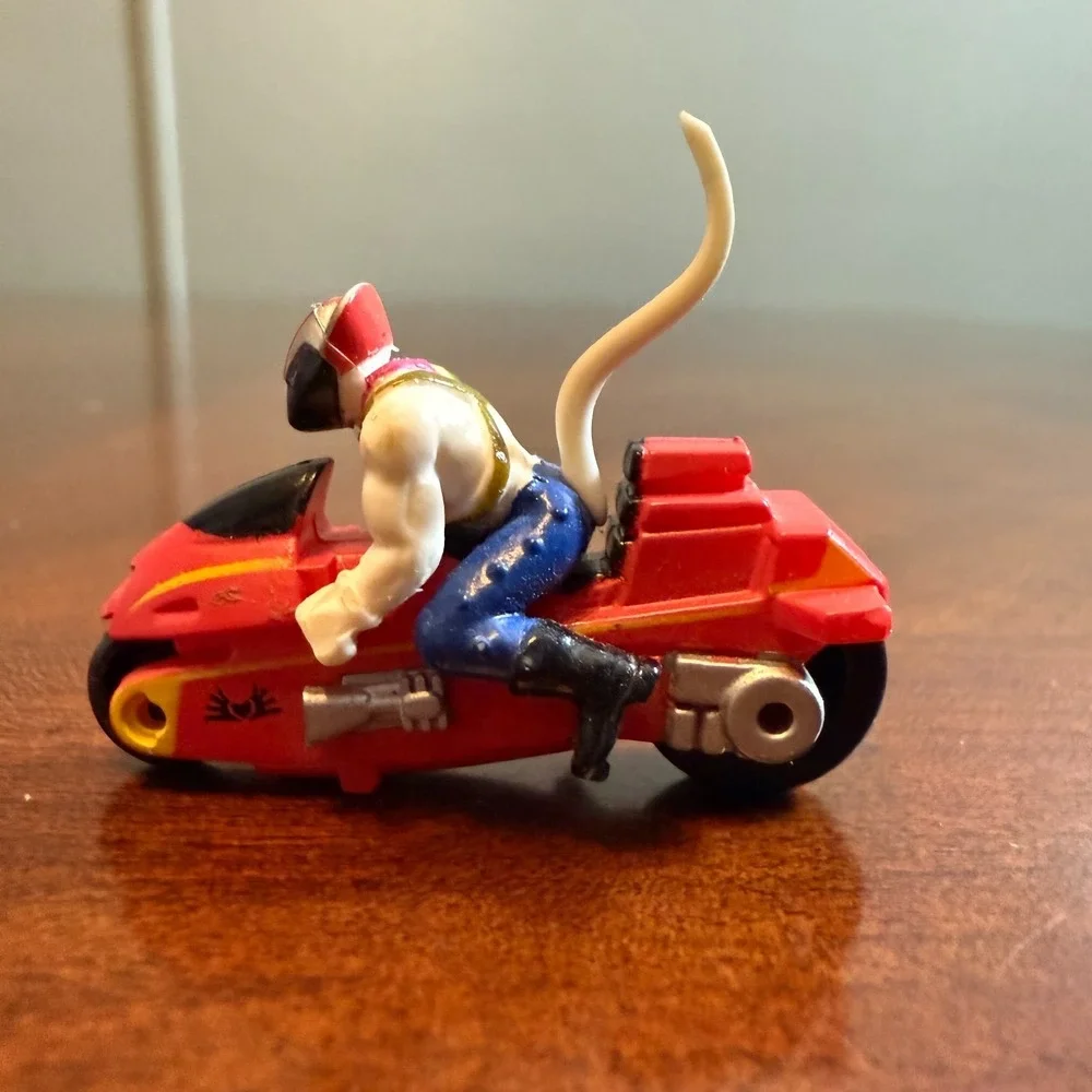 Biker Mice from Mars VINNIE Figure‎ 1993 Galoob Micro Machines Red Motorcycle